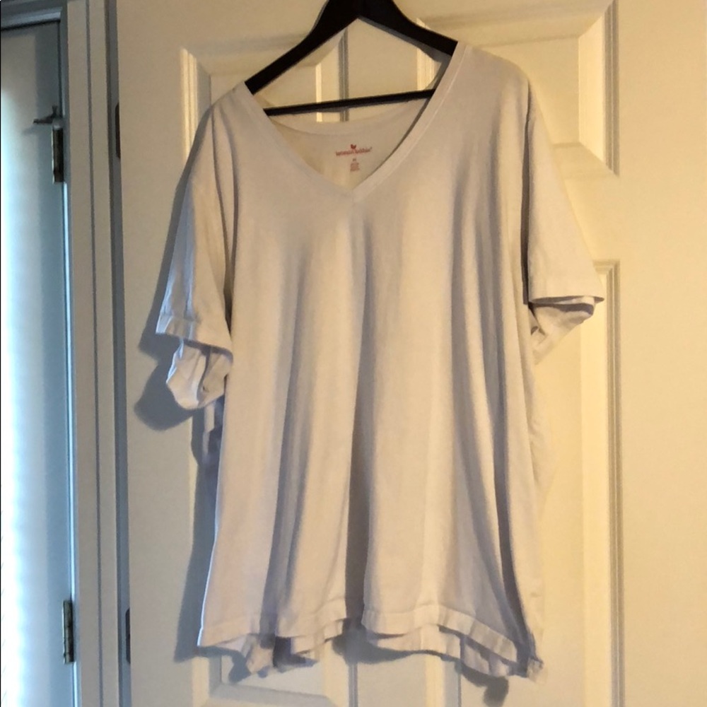 White v-neck t-shirt